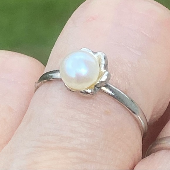 Cultured Pearl ring silver plated 6 mm Pearl adjustable size 7 - 8.5 - Picture 2 of 16